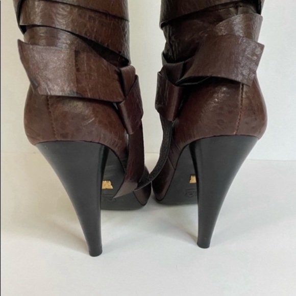BCBGMAXAZRIA brown boots 9 - Picture 4 of 11